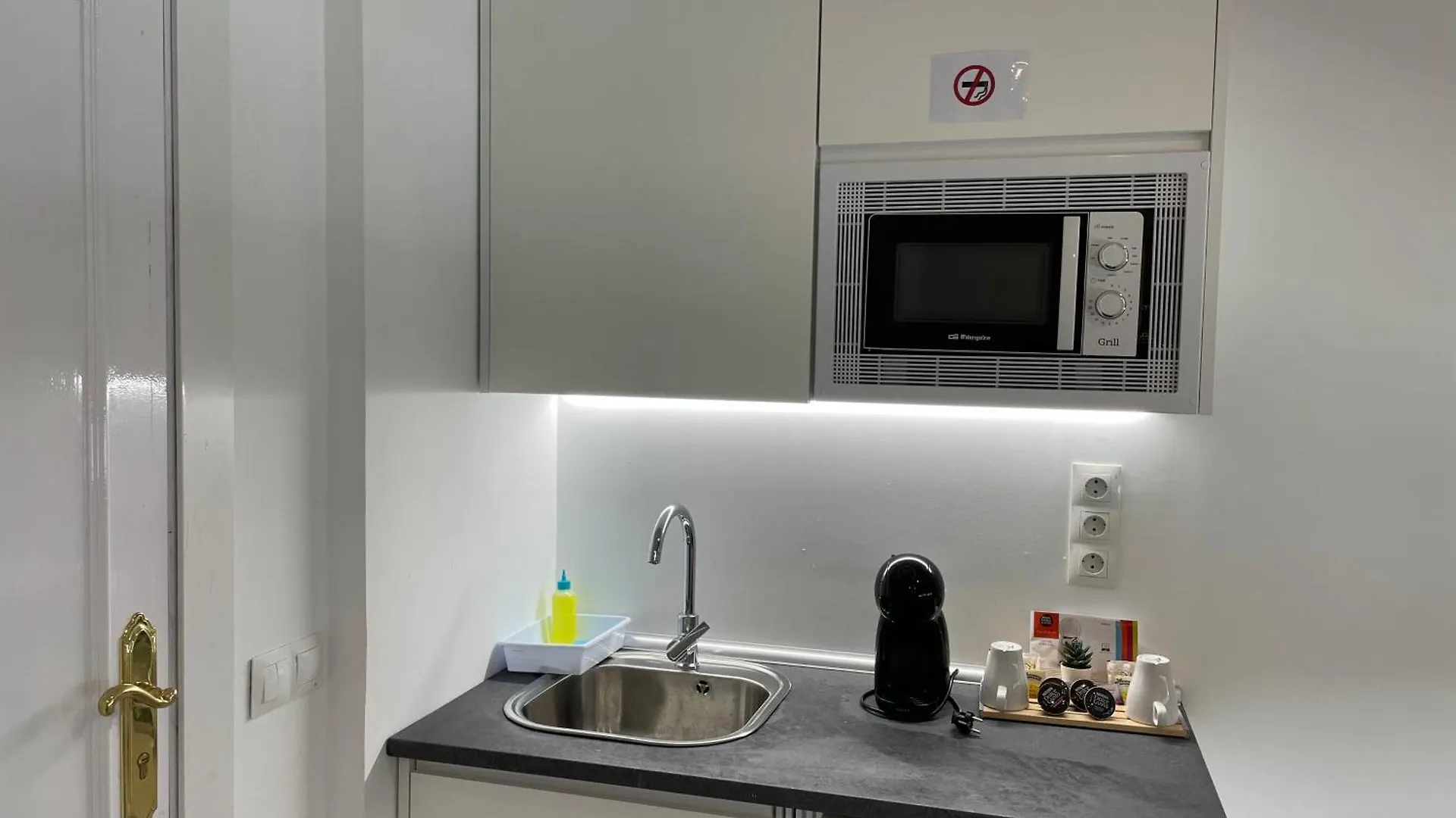 C4 Exclusiva Zona Madrid Apartment 0*,